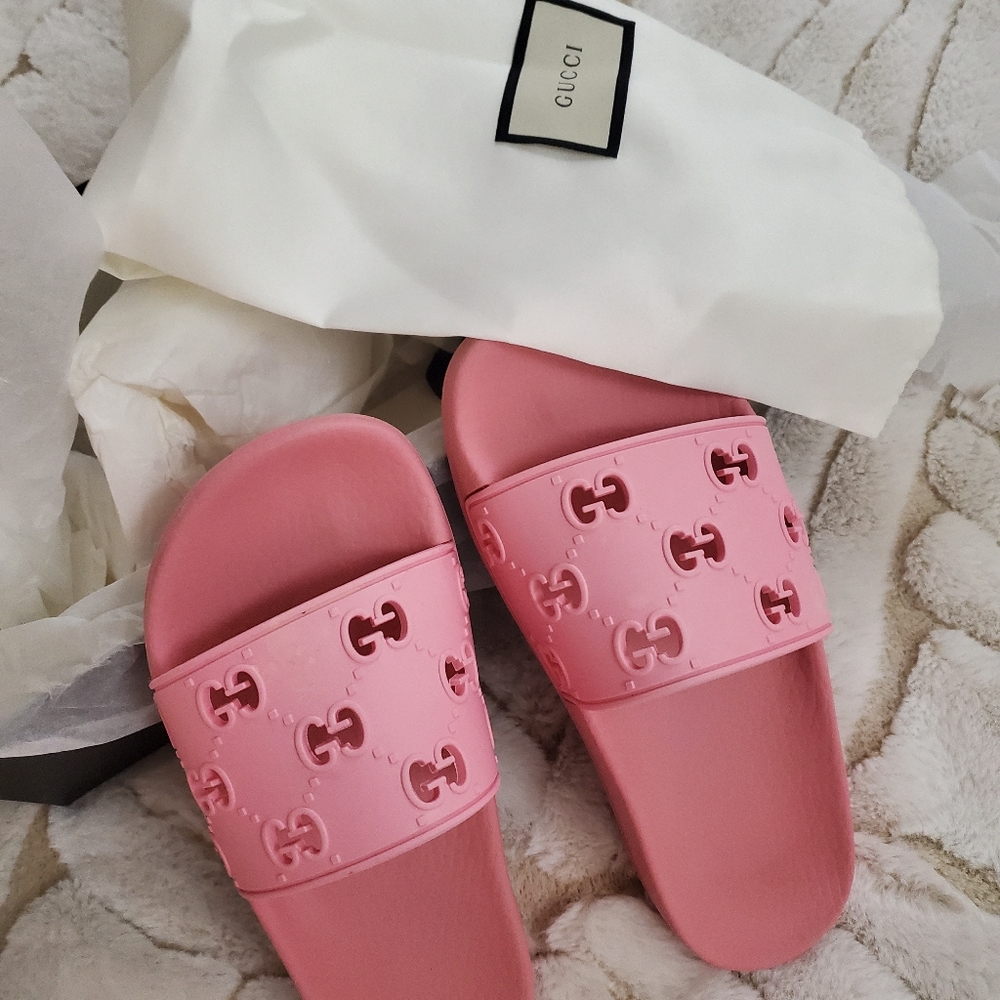 Gucci pink rubber limited edition sandals